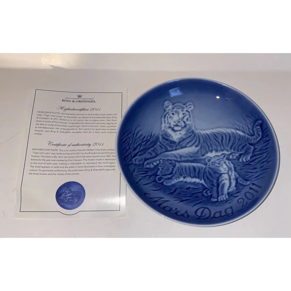 Bing & Grondahl Denmark Mother's Day 2011 Tiger & Cubs Plate